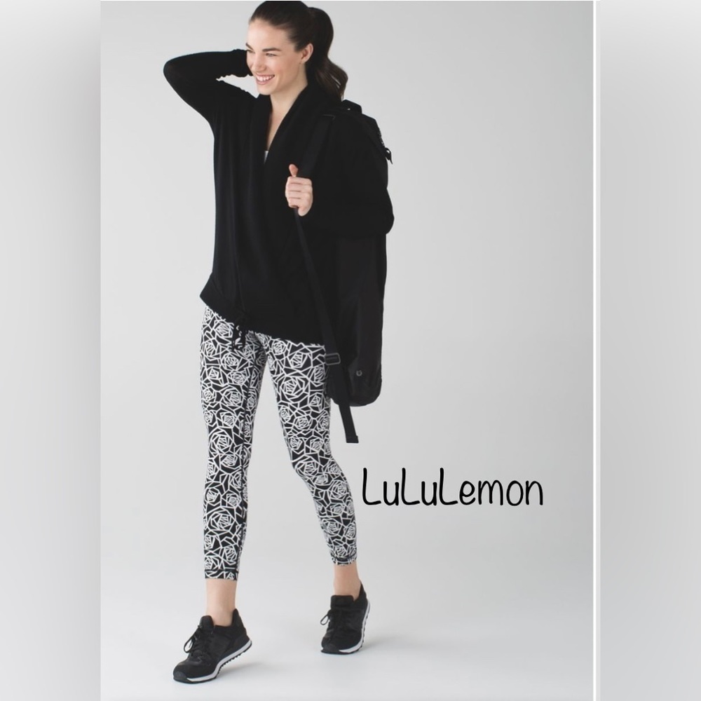 Lululemon High Times Pant *Full-On Luxtreme
Posey Black White W4 excellent cond!
